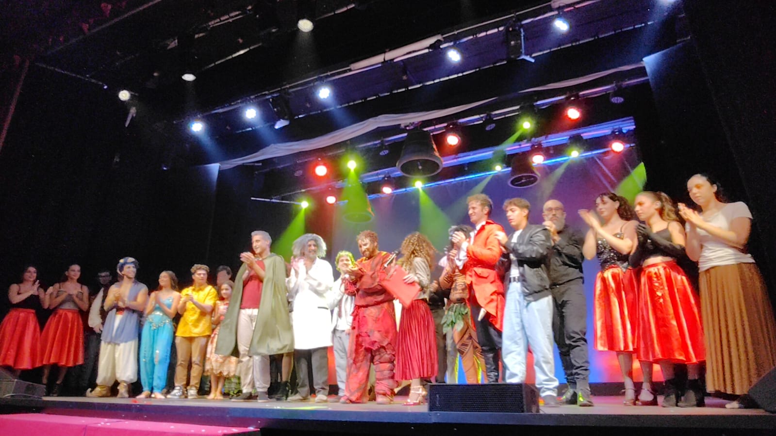 uno spettacolo coinvolgente e pieno di grande energia